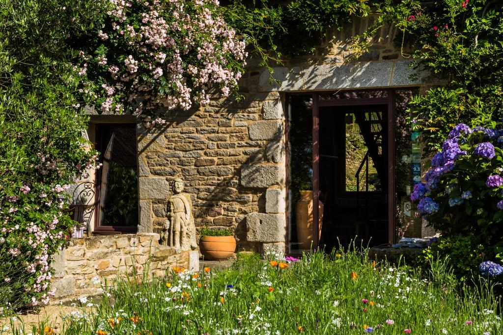 Bed And Breakfast La Fontaine Blanche Melgven Buitenkant foto